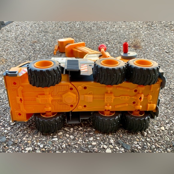 Large Mattel Matchbox Construction Utility Extending Crane Toy Truck - Picture 12 of 16